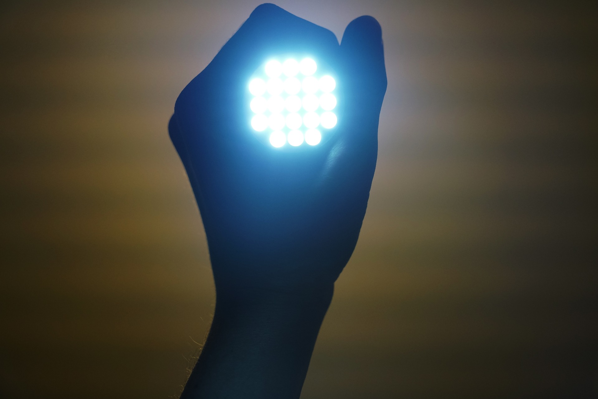 flashlight-2728582_1920